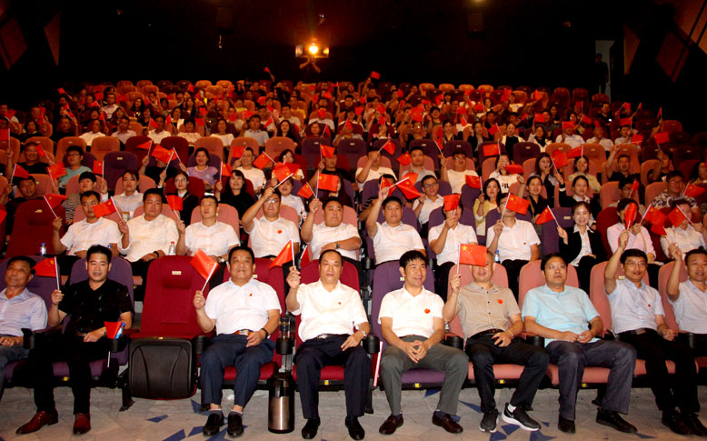 庆祝中国成立70周年，观影《我和我的祖国》