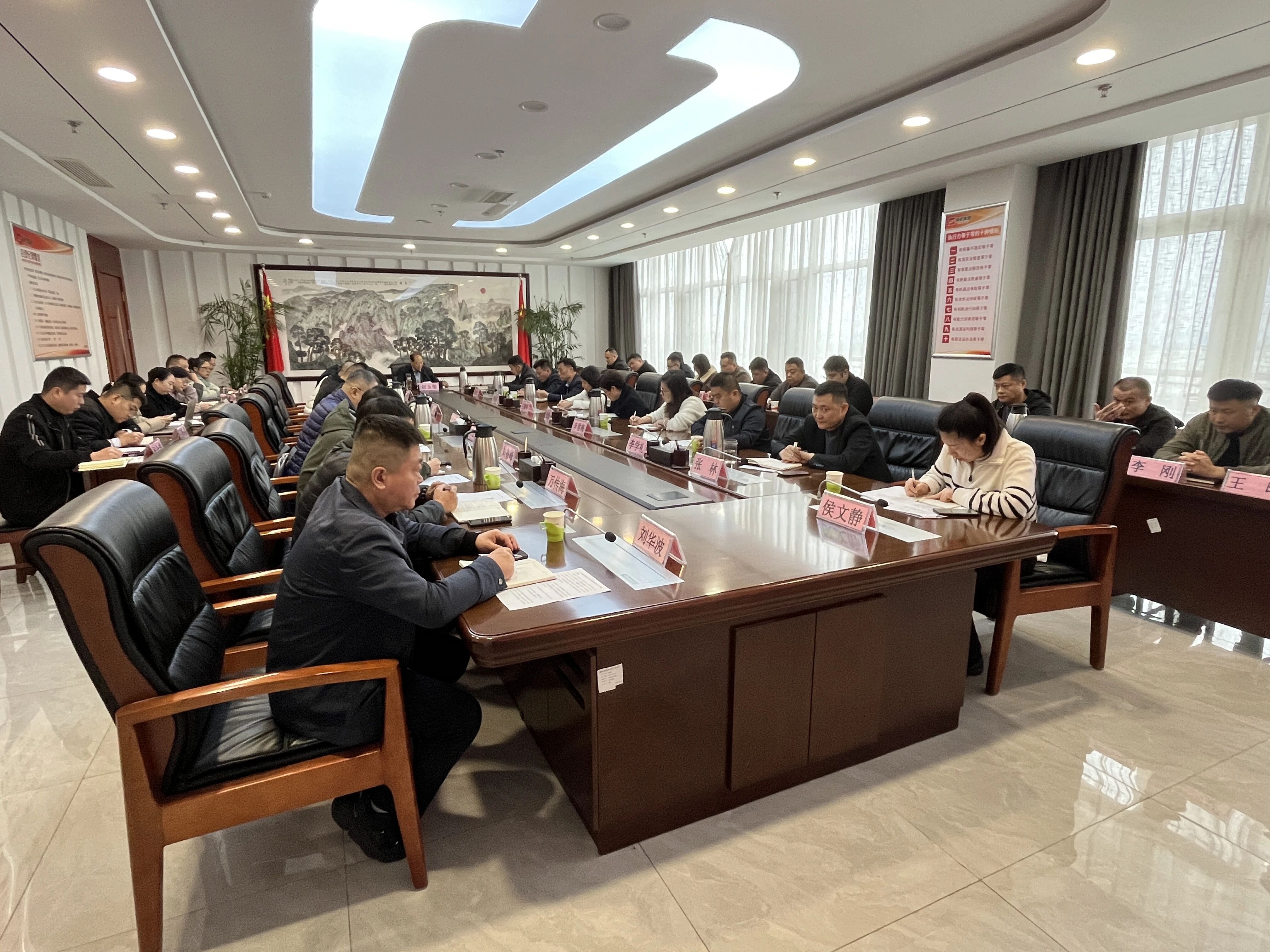 尊龙官方集团再次召开专题会议 ▎深入学习省政府支持政策 谋划高质量发展新篇章